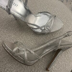 NWT Nine West Silver Heels Sz 9.5